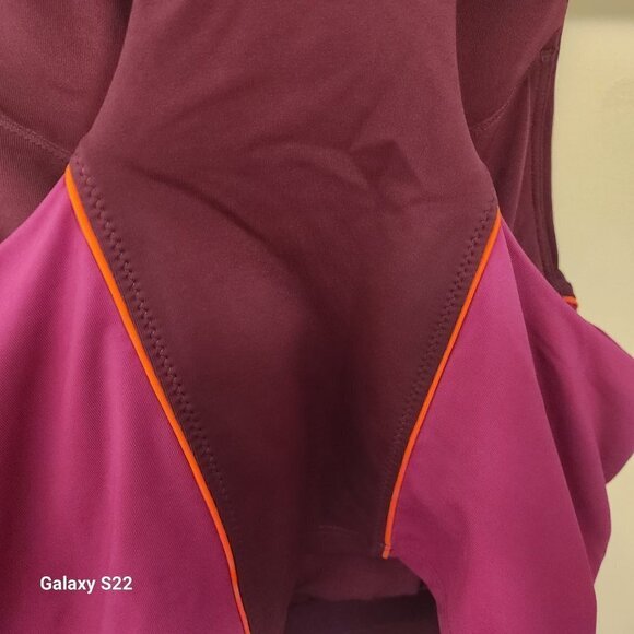 Athleta ColorBlock D-DD Crop Bikini Top. NWT. Size Small. - Picture 8 of 10